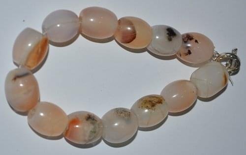 Agate_bracelet of energy and purity.